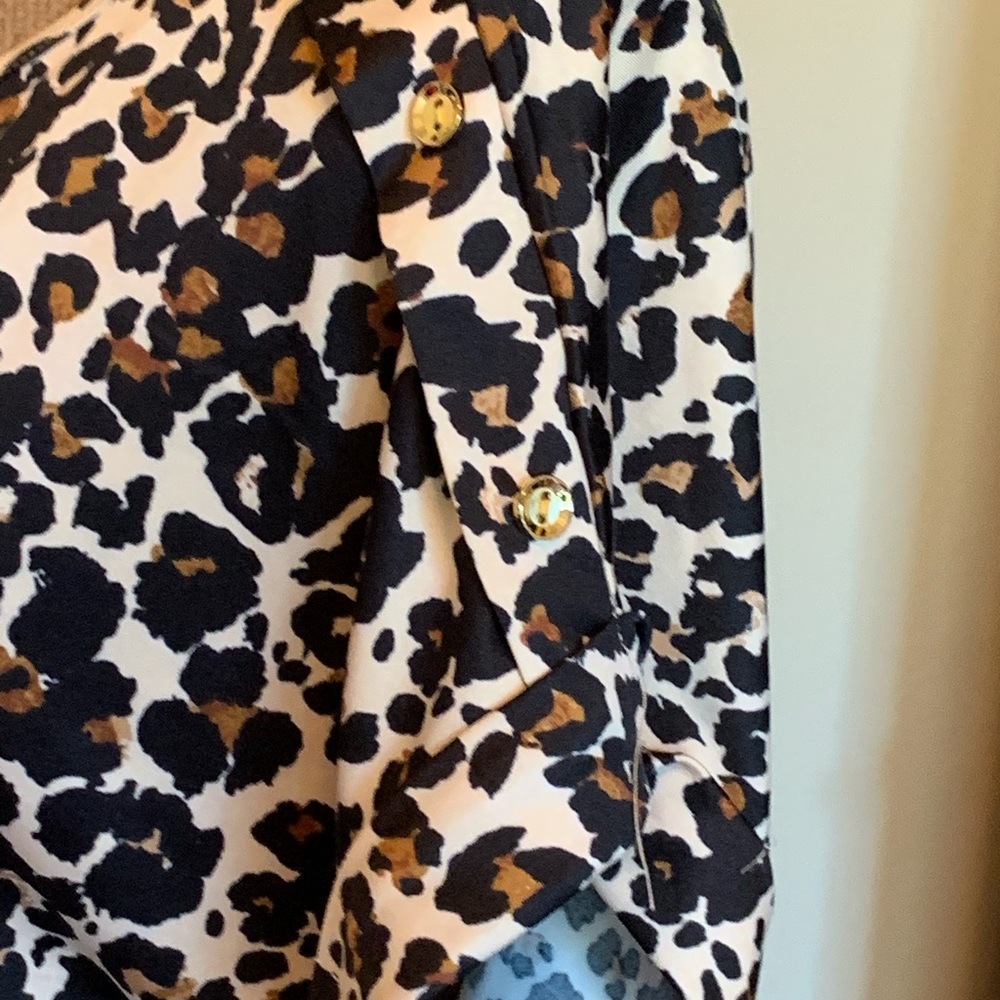 LAST ONE! Gorgeous leopard print blouse-New! - Picture 2 of 5